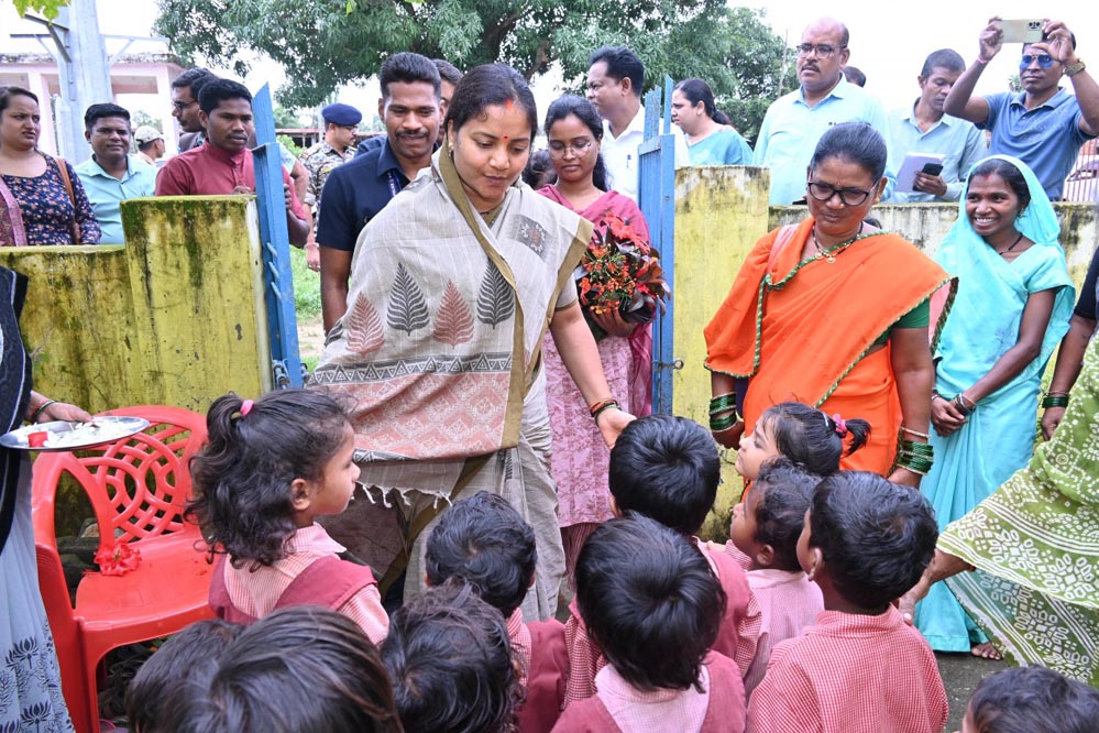 रायपुर : महिला एवं बाल विकास मंत्री श्रीमती राजवाड़े कोंडागांव के प्रवास पर रायपुर : महिला एवं बाल विकास मंत्री श्रीमती राजवाड़े कोंडागांव के प्रवास पर