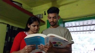 अजय चक्रवर्ती बने BRC में साइंटिस्ट, मिट्टी के बर्तन बेचते हुए की पढ़ाई, परिवार की मेहनत और संघर्ष का नतीजा