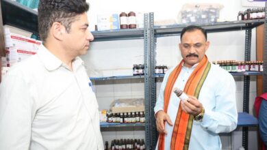 रायपुर : स्वास्थ्य मंत्री श्याम बिहारी जायसवाल ने किया बद्रीनाथ बघेल जिला अस्पताल का औचक निरीक्षण