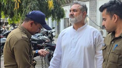 मुस्लिम युवकों को फंडिंग केस: फरार पार्षद अनवर कादरी की सूचना पर 2 लाख का इनाम मुस्लिम युवकों को फंडिंग केस: फरार पार्षद अनवर कादरी की सूचना पर 2 लाख का इनाम