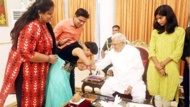 राज्यपाल पटेल को राखी बांधकर राजभवन में मनाया गया रक्षाबंधन पर्व राज्यपाल पटेल को राखी बांधकर राजभवन में मनाया गया रक्षाबंधन पर्व