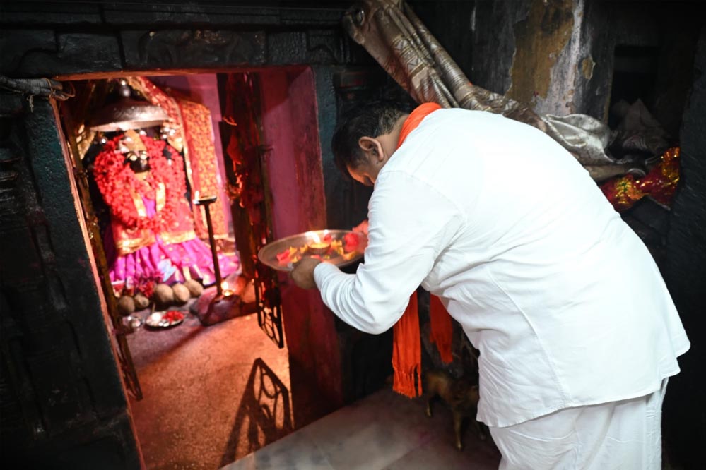 रायपुर : उपमुख्यमंत्री विजय शर्मा ने माँ दंतेश्वरी की पूजा-अर्चना कर प्रदेशवासियों की खुशहाली की कामना की रायपुर : उपमुख्यमंत्री विजय शर्मा ने माँ दंतेश्वरी की पूजा-अर्चना कर प्रदेशवासियों की खुशहाली की कामना की