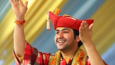 बुरहानपुर हत्याकांड पर बागेश्वर महाराज का विवादित बयान: ‘दुर्गा बनो, काली बनो, लेकिन बुर्के वाली मत बनो