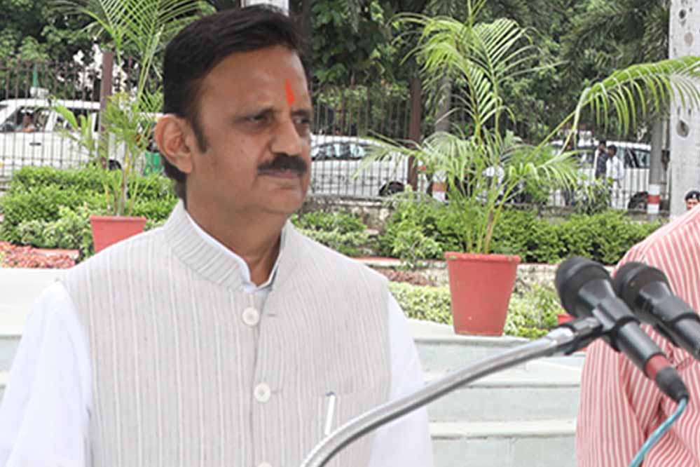 उप मुख्यमंत्री शुक्ल ने रमणरेति धाम में स्वामी गुरुशरणानंद से की भेंट उप मुख्यमंत्री शुक्ल ने रमणरेति धाम में स्वामी गुरुशरणानंद से की भेंट