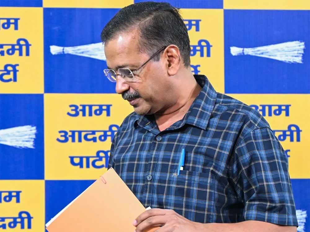 गुजरात में AAP संकट गहराया, रावल ने अचानक थामा इस्तीफा