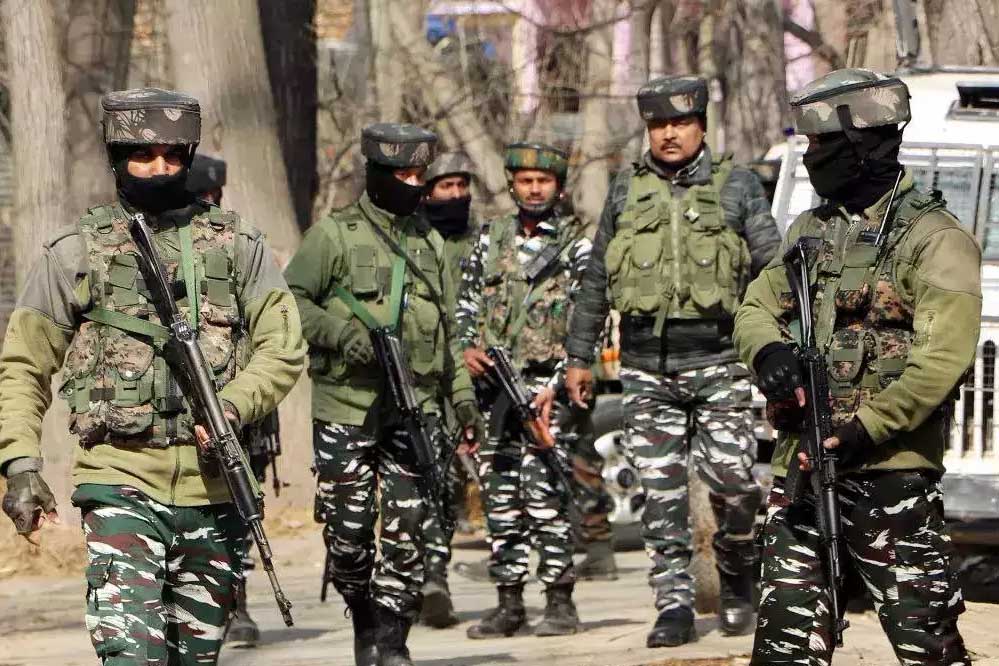 बांदीपोरा में सुबह-सुबह बड़ी सफलता: सेना ने एनकाउंटर में 2 आतंकी ढेर किए बांदीपोरा में सुबह-सुबह बड़ी सफलता: सेना ने एनकाउंटर में 2 आतंकी ढेर किए