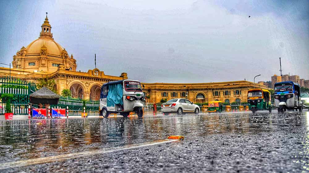 उत्तर प्रदेश के 24 जिलों में भारी बारिश का अलर्ट, रविवार से बढ़ेगी मुसीबत