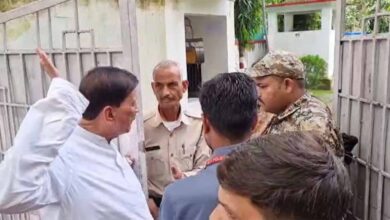 भिंड में विधायक का हंगामा, कलेक्टर को मारने के लिए उठाया हाथ, वीडियो वायरल