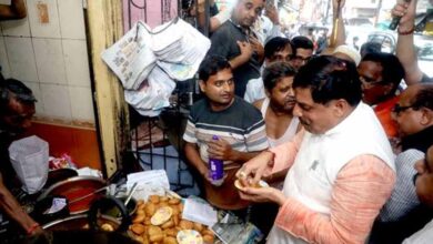 मुख्यमंत्री डॉ. यादव ने उज्जैन की प्रसिद्ध श्री सांवरिया कचोरी का लिया स्वाद मुख्यमंत्री डॉ. यादव ने उज्जैन की प्रसिद्ध श्री सांवरिया कचोरी का लिया स्वाद