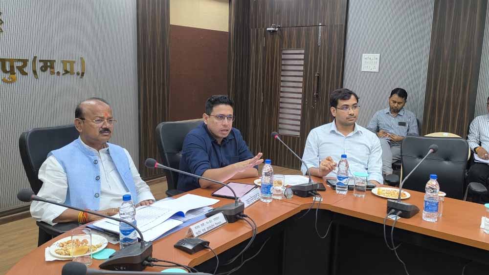 सभी विकास कार्य नियोजित तरीके से और तय समय-सीमा में ही करें पूर्ण-राज्यमंत्री दिलीप जायसवाल