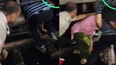 चलती ट्रेन से गिरी महिला, प्लेटफॉर्म और सीढ़ियों के बीच फंसीं, RPF ने बचाई जान