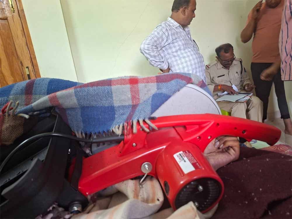 ग्राइंडर मशीन में गर्दन रखी, हार्डवेयर व्यापारी के बेटे की दर्दनाक मौत