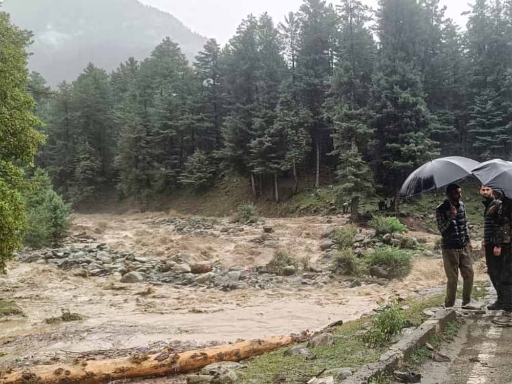 वैष्णो देवी यात्रा मार्ग पर भूस्खलन, 5 यात्रियों की दर्दनाक मौत