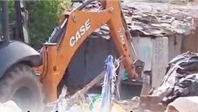 गरीबों के घरों पर बुलडोजर चला, दर्जनों मकान और झोपड़ियां तोड़ीं, महिला बीजेपी नेता पर लगे आरोप