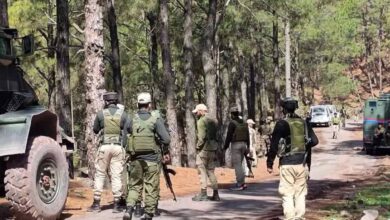 जम्मू-कश्मीर के किश्तवाड़ में सुरक्षाबलों-आतंकियों में मुठभेड़, गोलीबारी जारी