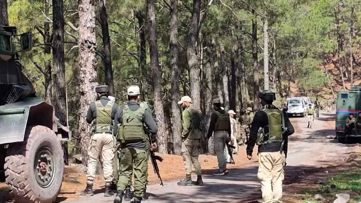 जम्मू-कश्मीर के किश्तवाड़ में सुरक्षाबलों-आतंकियों में मुठभेड़, गोलीबारी जारी