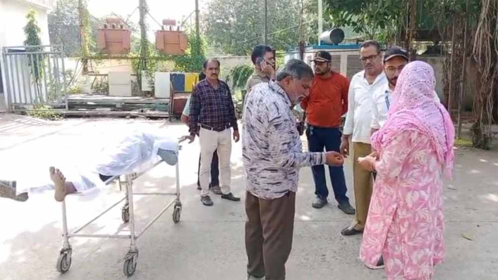 कुबेरेश्वर धाम में कांवड़ यात्रा के दौरान दो श्रद्धालुओं की मौत, जानलेवा साबित हुई भीषण गर्मी कुबेरेश्वर धाम में कांवड़ यात्रा के दौरान दो श्रद्धालुओं की मौत, जानलेवा साबित हुई भीषण गर्मी