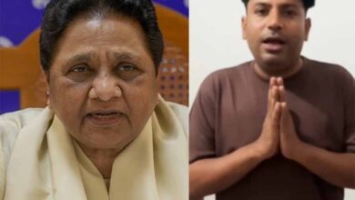 मायावती को ‘मम्मी-मम्मी’ कहने पर FIR, सुपरस्टार ने हाथ जोड़कर मांगी माफी