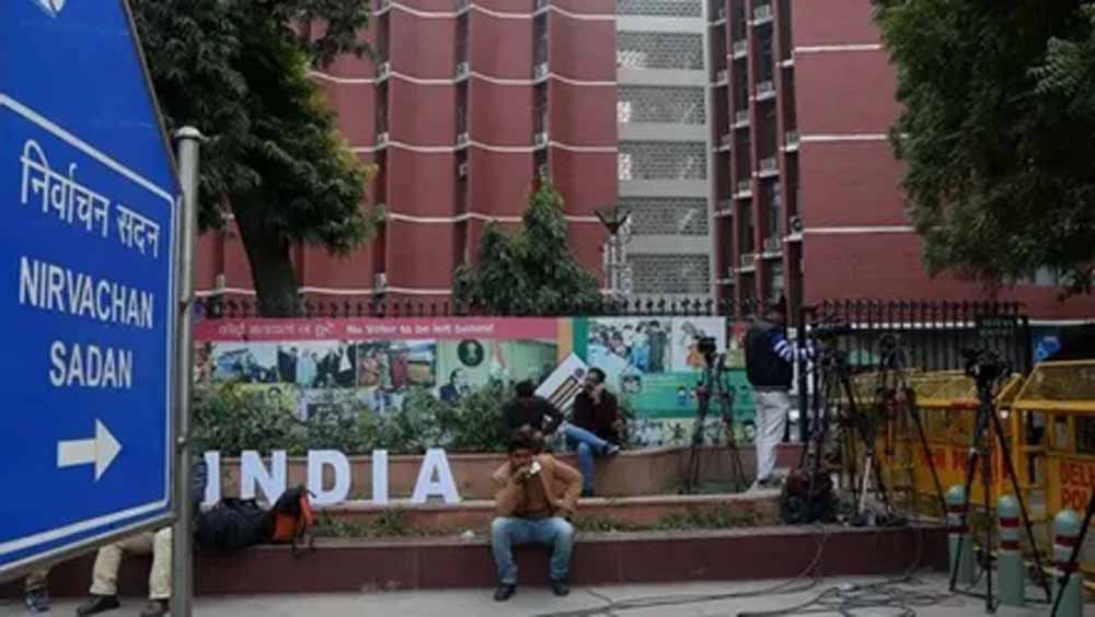 चुनाव आयोग का बड़ा कदम: विदेशियों और घुसपैठियों पर उठाए 5 अहम सवाल चुनाव आयोग का बड़ा कदम: विदेशियों और घुसपैठियों पर उठाए 5 अहम सवाल