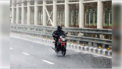 नोएडा में झमाझम बारिश, उमस भरी गर्मी से मिली राहत नोएडा में झमाझम बारिश, उमस भरी गर्मी से मिली राहत