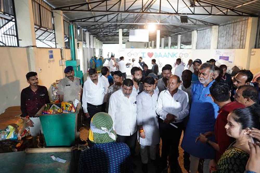 पंचायत एवं ग्रामीण विकास मंत्री पटेल ने ग्राम बांक, इंदौर में एम.आर.एफ. प्लांट का निरीक्षण किया