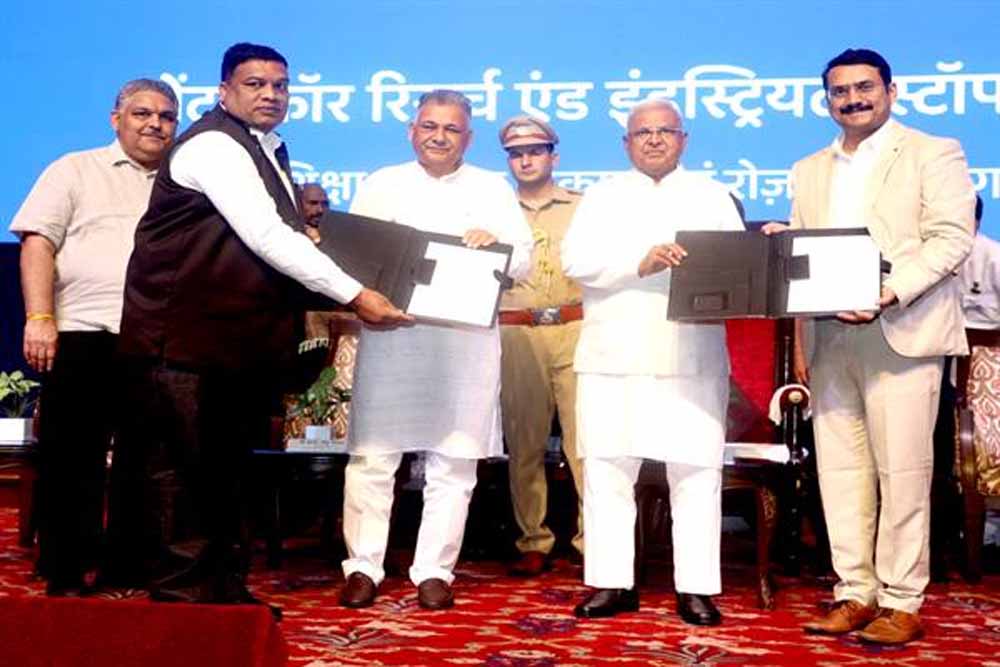 उद्योगों की मांग अनुसार कौशल विकास पाठ्यक्रम डिजाइन करें : राज्यपाल पटेल