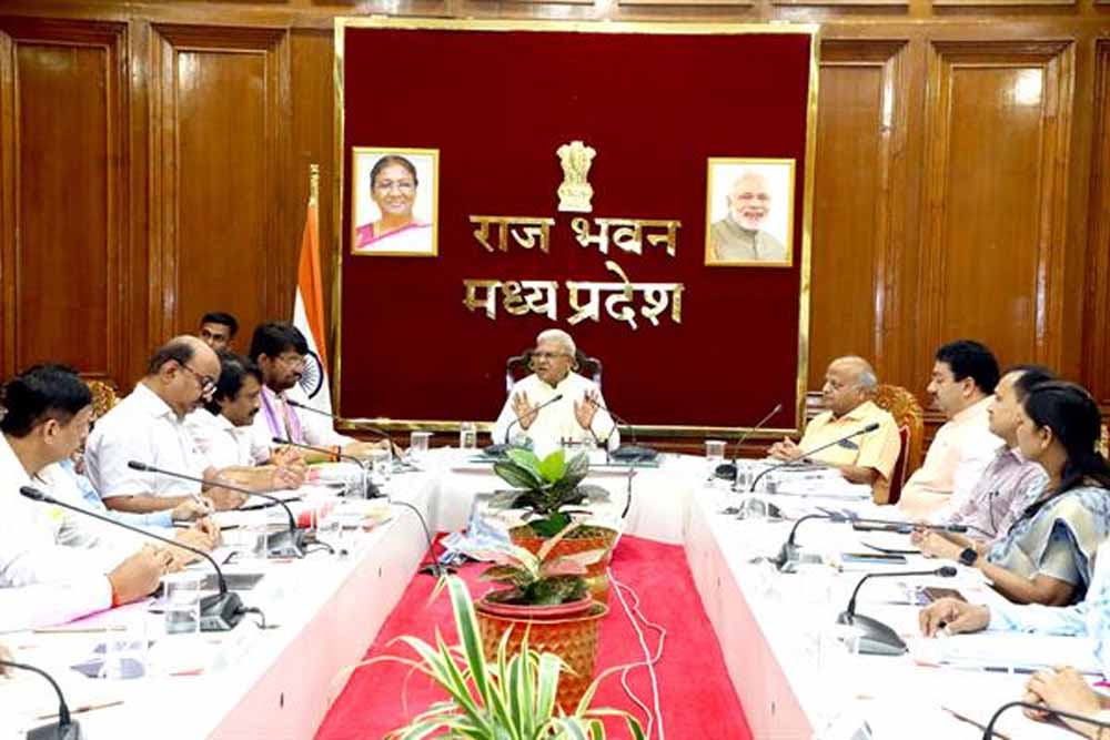 योजना के प्रभावी क्रियान्वयन के लिए अधिकारियों की जिम्मेदारी तय हो : राज्यपाल श्री पटेल