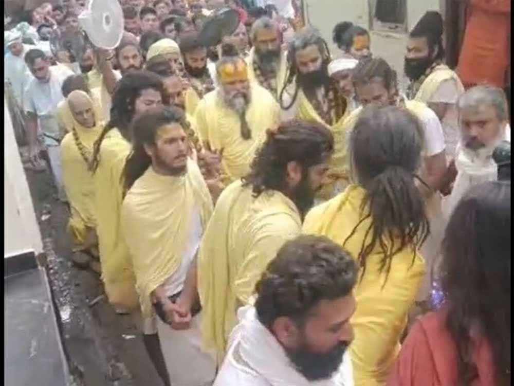 राधा अष्टमी से पहले प्रेमानंद महाराज बरसाना पहुंचे, गहबर वन की की परिक्रमा