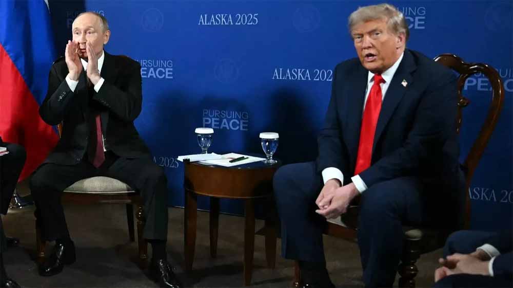 पुतिन से मुलाकात के बाद बदला ट्रंप का रुख, तेल आयात पर टैरिफ को लेकर नरम रुख अपनाया पुतिन से मुलाकात के बाद बदला ट्रंप का रुख, तेल आयात पर टैरिफ को लेकर नरम रुख अपनाया