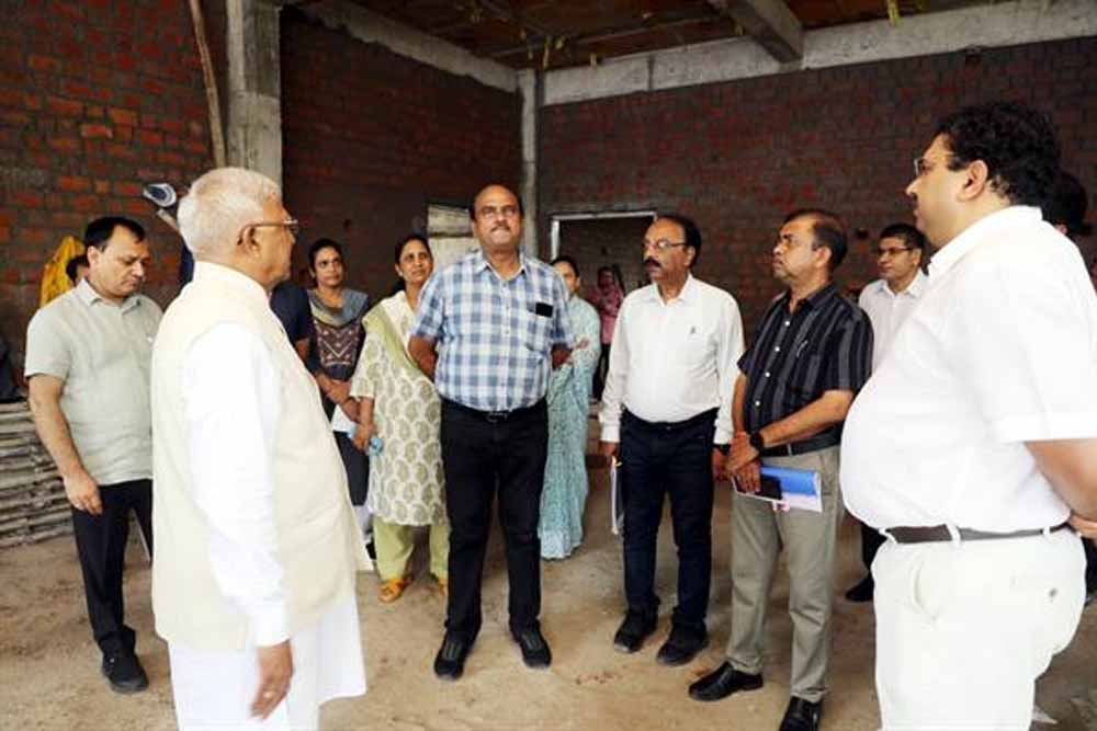 राज्यपाल पटेल ने किया राजभवन में हो रहे पुनर्निर्माण कार्यों का निरीक्षण
