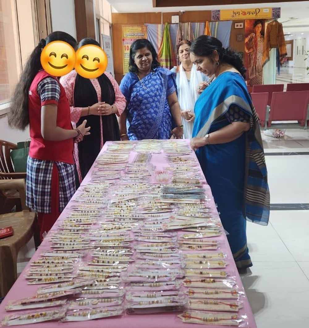 रक्षाबंधन पर बालिकाओं ने दिखाई आत्मनिर्भरता की मिसाल