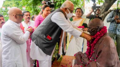 उपराष्ट्रपति पद के प्रत्याशी बी. सुदर्शन रेड्डी का लखनऊ आगमन, हुआ जोरदार स्वागत उपराष्ट्रपति पद के प्रत्याशी बी. सुदर्शन रेड्डी का लखनऊ आगमन, हुआ जोरदार स्वागत