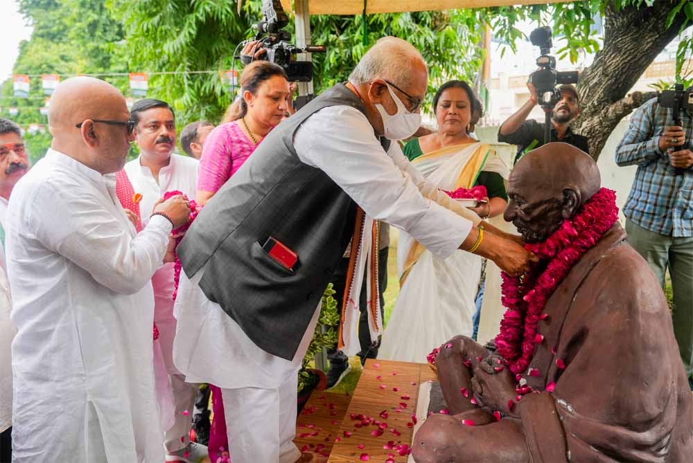 उपराष्ट्रपति पद के प्रत्याशी बी. सुदर्शन रेड्डी का लखनऊ आगमन, हुआ जोरदार स्वागत