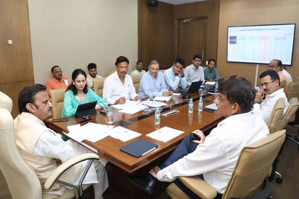 स्वास्थ्य अधोसंरचना विकास कार्य समय पर एवं गुणवत्ता के साथ करें पूर्ण : उप मुख्यमंत्री शुक्ल