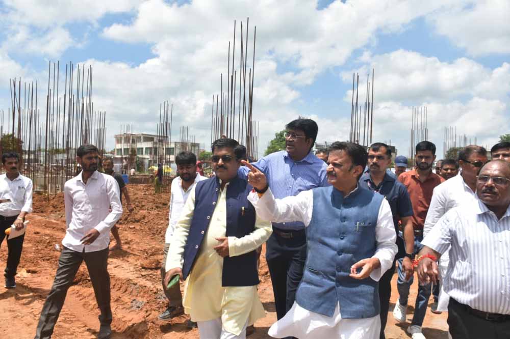 मऊगंज में स्वास्थ्य सेवाओं को बेहतर बनाने प्राथमिकता से कराए जा रहे हैं कार्य: उप मुख्यमंत्री शुक्ल