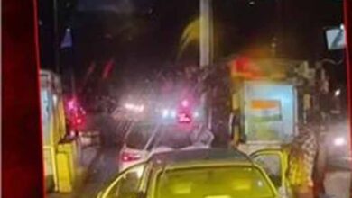 सेना के बाद अब सपा नेता की पिटाई, प्लाजा कर्मचारियों की दबंगई जारी