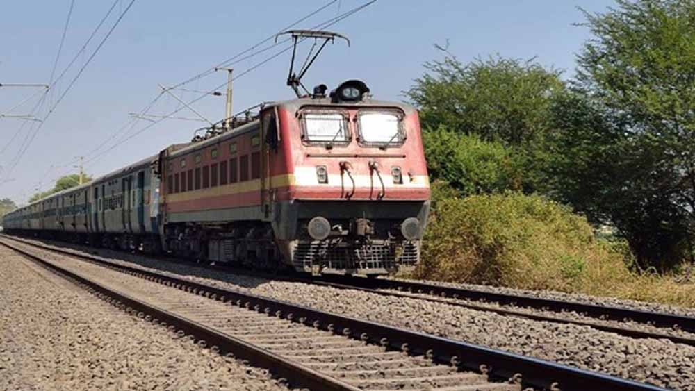 दीपावली-छठ पर ट्रेन से सफर मुश्किल, अभी से ‘नो रूम’ की स्थिति
