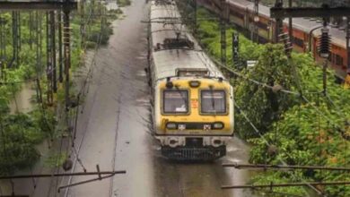 महाराष्ट्र में भारी बारिश का कहर: 12 मौतें, 16 लंबी दूरी की ट्रेनें रद्द महाराष्ट्र में भारी बारिश का कहर: 12 मौतें, 16 लंबी दूरी की ट्रेनें रद्द
