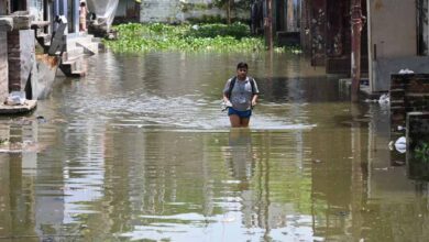 गंगा के पलट प्रवाह से वरुणा में उफान, बनारस में डूबे कई घर गंगा के पलट प्रवाह से वरुणा में उफान, बनारस में डूबे कई घर