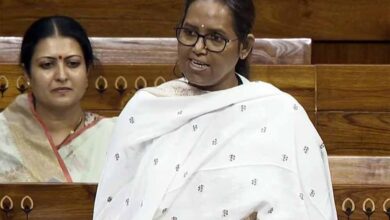 मुंबई कांग्रेस में बदलाव की आहट, वर्षा गायकवाड़ की अध्यक्ष पद पर मंडरा रहा खतरा