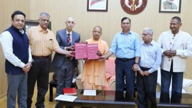 संभल में हिंदू आबादी को खतरा- 45 से घटकर 15 प्रतिशत पहुंची आवादी, 450 पन्नों की सोंपी रिपोर्ट, दंगों की साजिश संभल में हिंदू आबादी को खतरा- 45 से घटकर 15 प्रतिशत पहुंची आवादी, 450 पन्नों की सोंपी रिपोर्ट, दंगों की साजिश