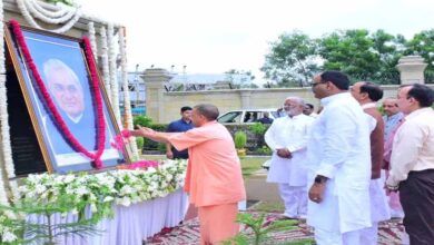 सीएम योगी ने अटल जी को दी श्रद्धांजलि, कहा- वाजपेयी का राजनीतिक सफर है सभी के लिए प्रेरणा