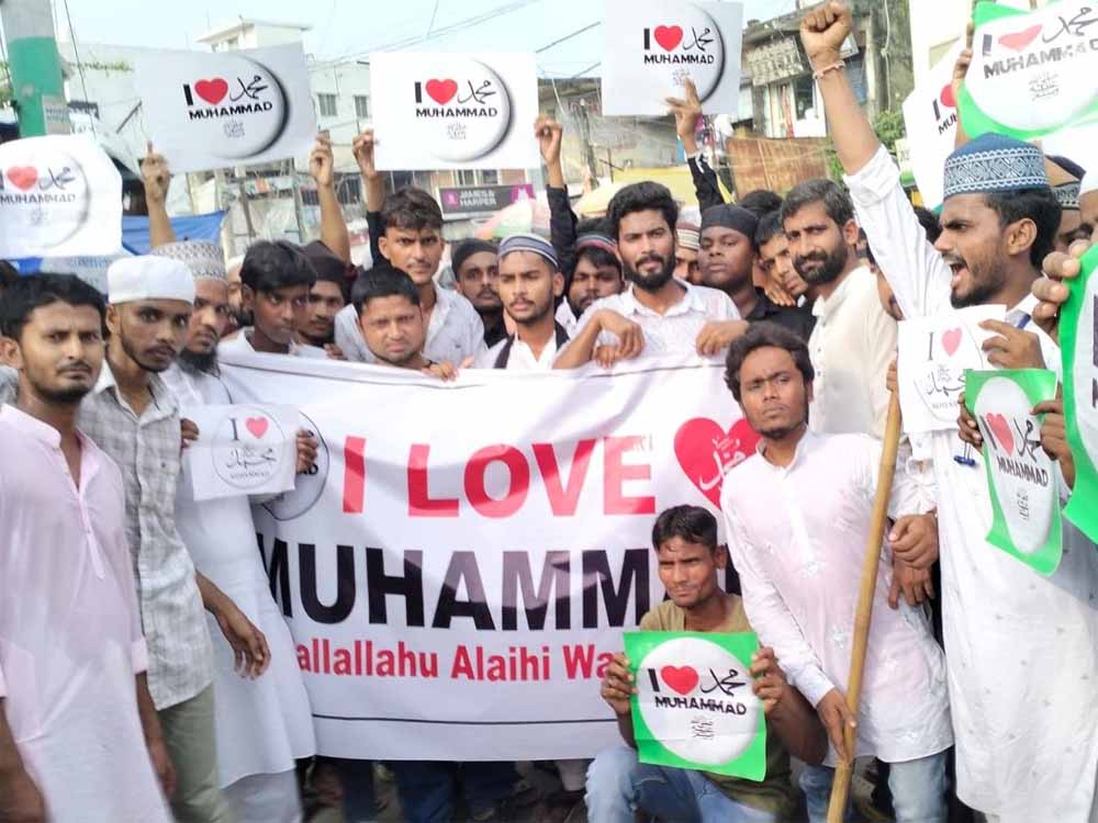 ‘I Love Muhammad’ ट्रेंड पर देशभर में बवाल, कानपुर से शुरू हुआ आंदोलन ‘I Love Muhammad’ ट्रेंड पर देशभर में बवाल, कानपुर से शुरू हुआ आंदोलन