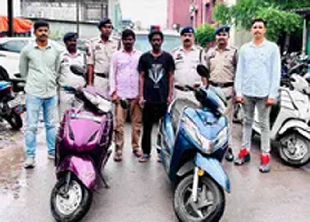 रेल पुलिस ने पकड़े दो वाहन चोर, दो एक्टिवा बरामद