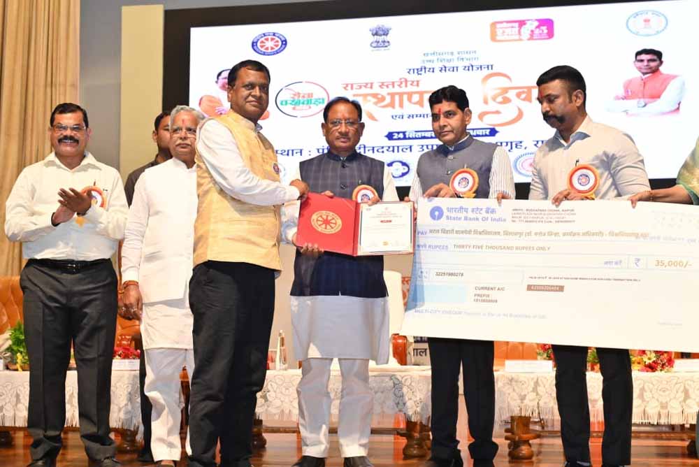 व्यक्तिगत स्वार्थ से ऊपर उठकर किया गया हर कार्य है सेवा और राष्ट्र निर्माण का कार्य : मुख्यमंत्री साय व्यक्तिगत स्वार्थ से ऊपर उठकर किया गया हर कार्य है सेवा और राष्ट्र निर्माण का कार्य : मुख्यमंत्री साय