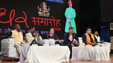 चक्रधर समारोह 2025: काव्य संध्या में गूंजा हास्य, वीर रस और व्यंग्य का संगम चक्रधर समारोह 2025: काव्य संध्या में गूंजा हास्य, वीर रस और व्यंग्य का संगम