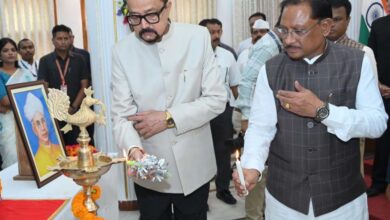 राजभवन में राज्य स्तरीय शिक्षक सम्मान समारोह आयोजित, मुख्यमंत्री साय और राज्यपाल हुए शामिल राजभवन में राज्य स्तरीय शिक्षक सम्मान समारोह आयोजित, मुख्यमंत्री साय और राज्यपाल हुए शामिल