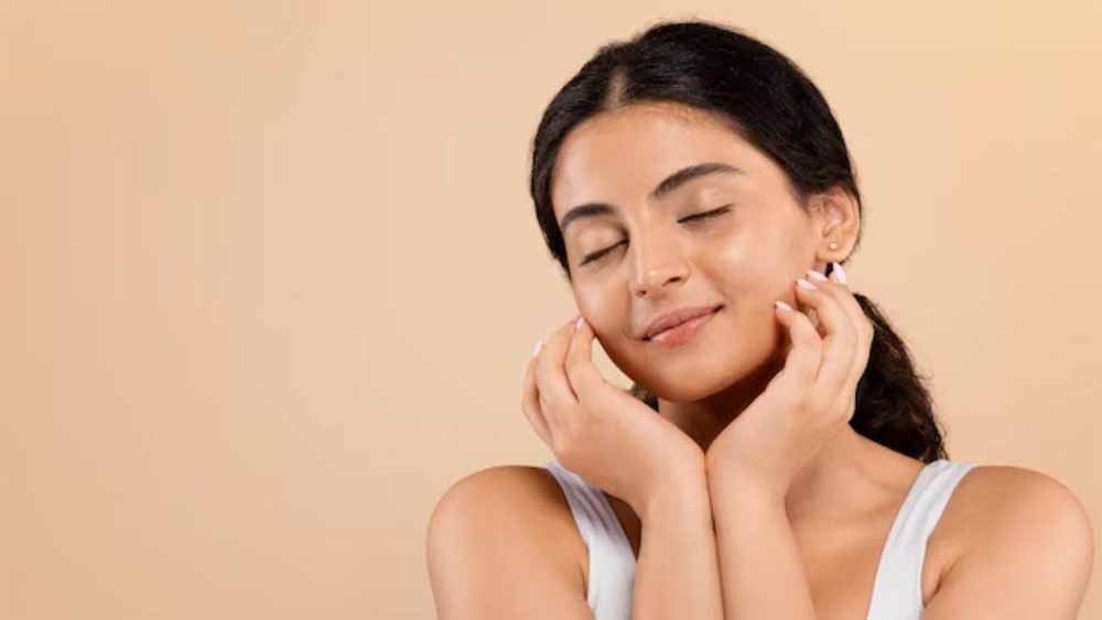 महंगे स्किनकेयर की जरूरत नहीं! अपनाएं ये 5 आदतें और पाएं दमकती त्वचा