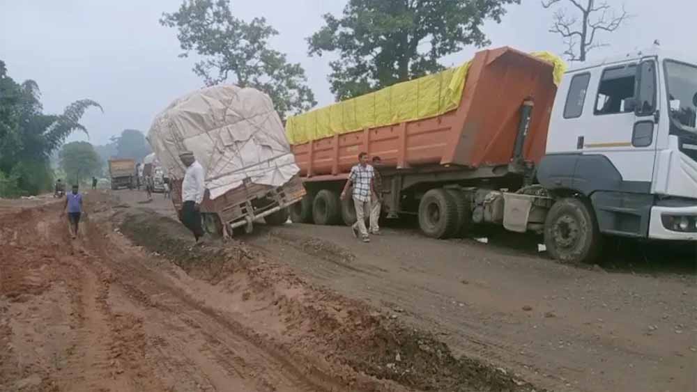 बिलासपुर-जबलपुर NH पर भारी जाम, MP-UP से आने-जाने वाले यात्री घंटों फंसे