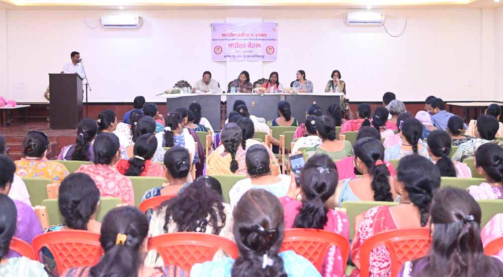 महिला एवं बाल विकास मंत्री लक्ष्मी राजवाड़े ने अंबिकापुर में की विभागीय समीक्षा बैठक